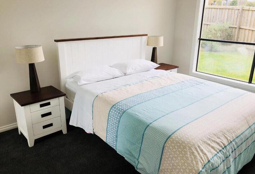 Apollo Bay Seal Apartments