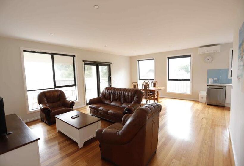 Apollo Bay Seal Apartments