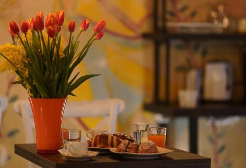 تختخواب و صبحانه Duomo Luxury Suites