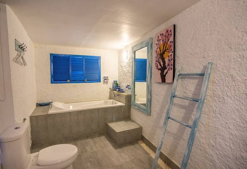 هتل Santorini Beach Resort