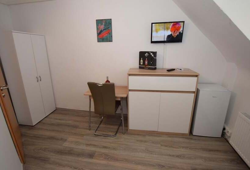 Monteurzimmer Kircheim Unter Teck   Hostel