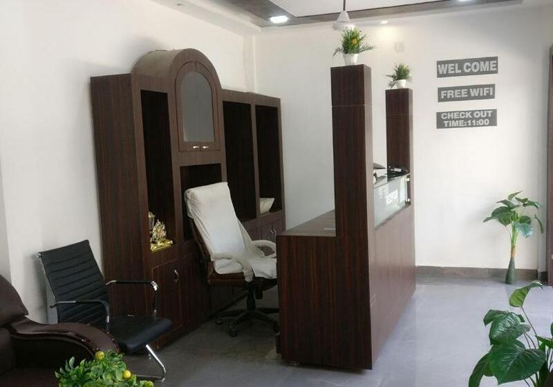 호텔 Gurukripa Inn