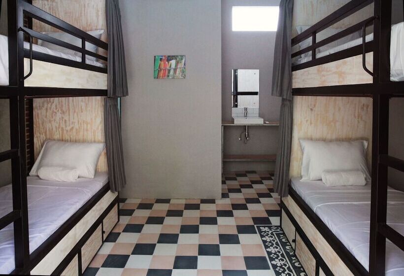 Mojosurf Camp Canggu   Hostel