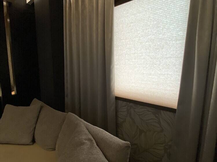 فندق Oasis  Adults Only