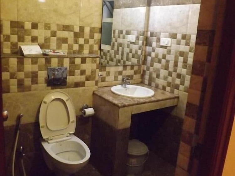 هتل The Majestic Crown