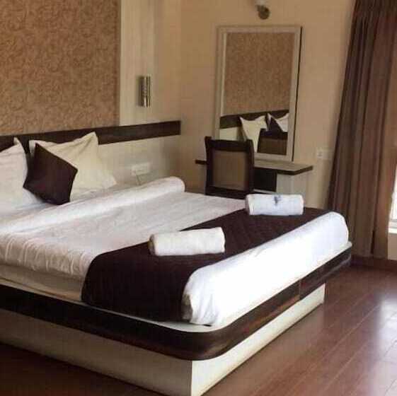 هتل The Majestic Crown