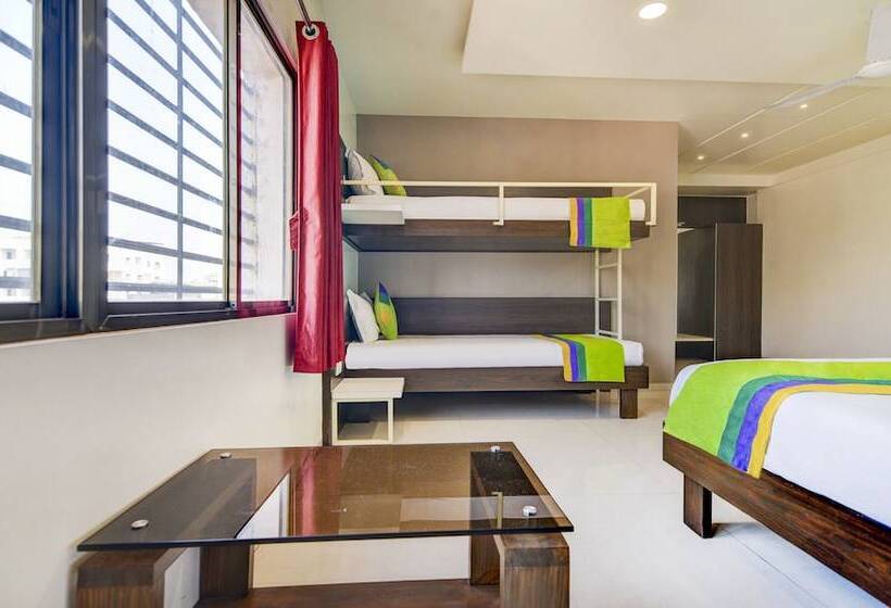 Отель Treebo Shree Sai Suites