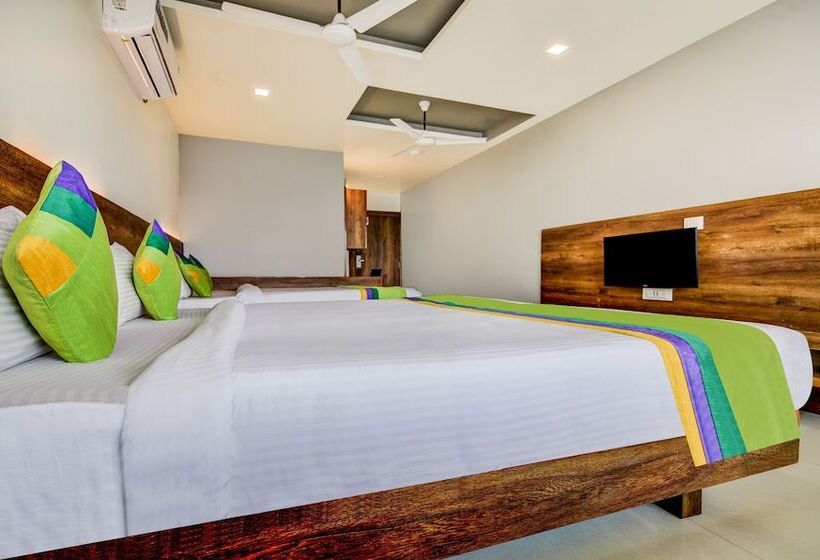 Отель Treebo Shree Sai Suites