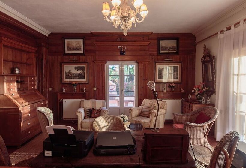 Shepinetree   Capela House