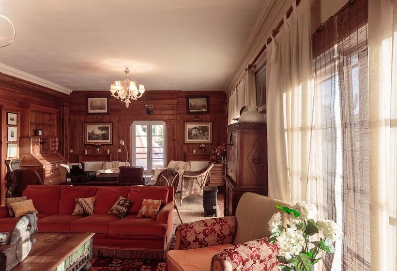 Shepinetree   Capela House