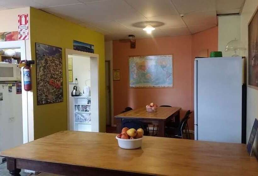 هاستل Aurora Backpackers