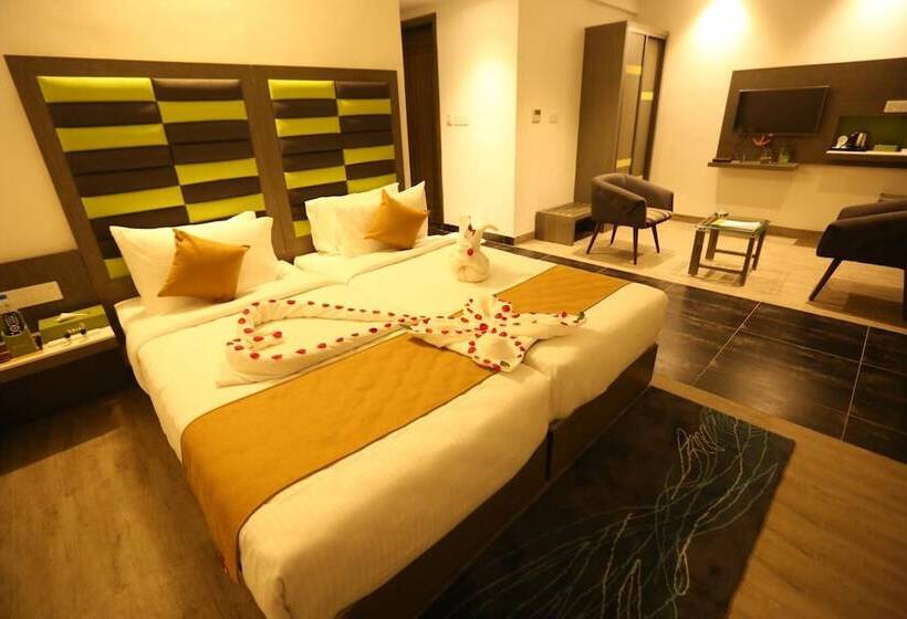 هتل Jump In & Out