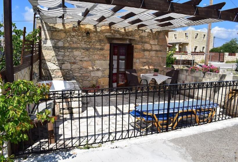 پانسیون Eirini's Stone House
