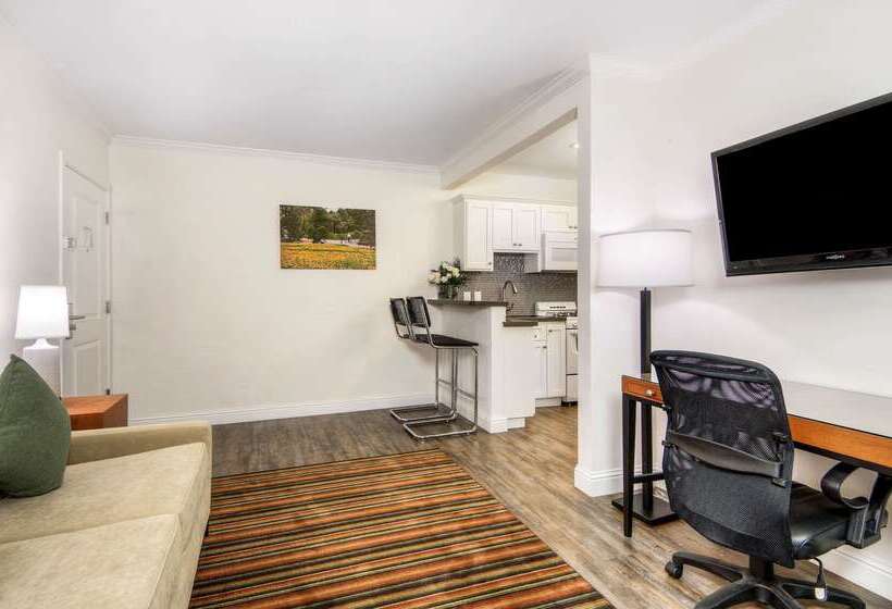 Aggie Inn, Ascend Hotel Collection