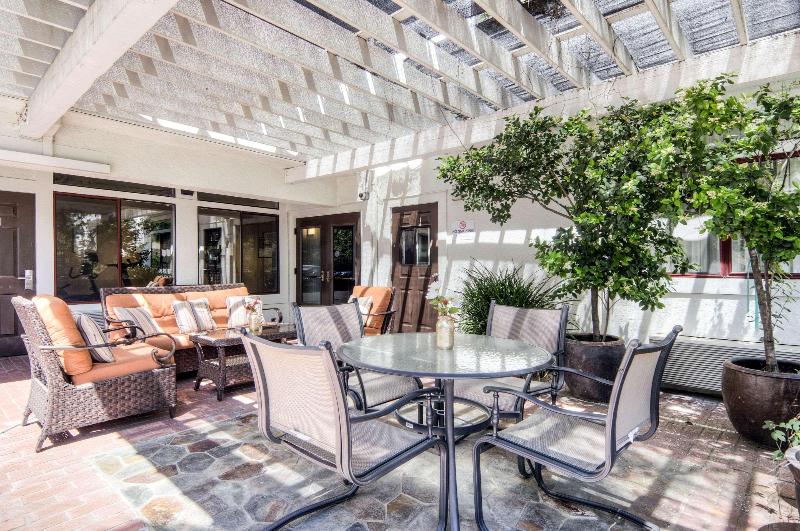 Aggie Inn, Ascend Hotel Collection