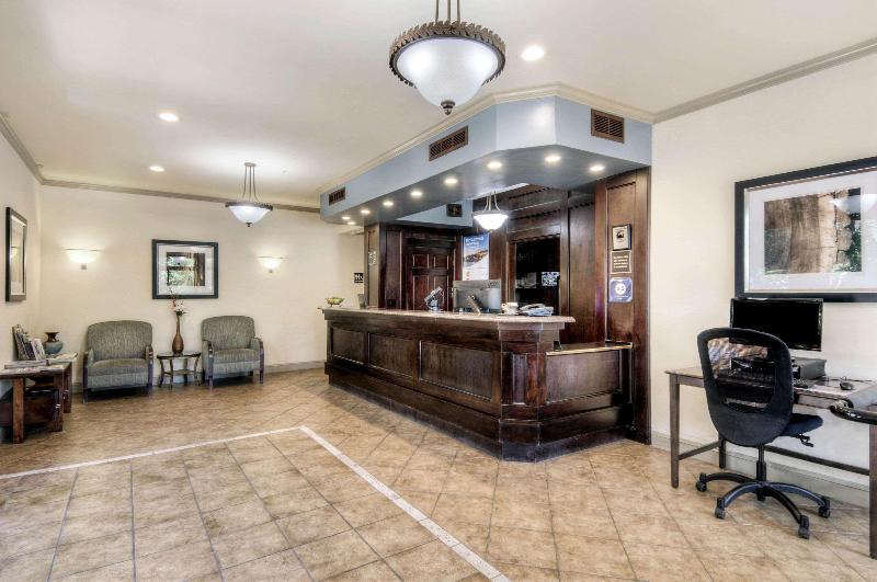 Aggie Inn, Ascend Hotel Collection