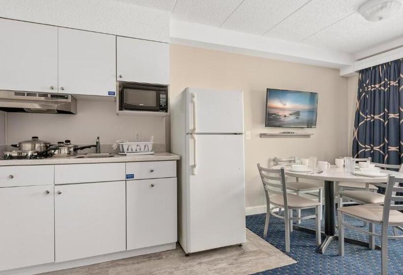 هتل Adventurer Oceanfront Inn