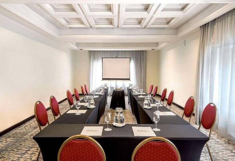 هتل Radisson Montevideo Victoria Plaza