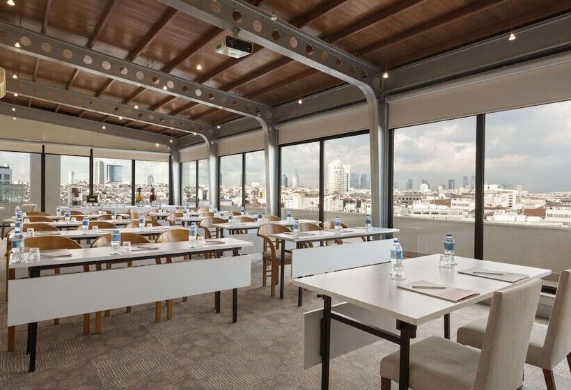 هتل Ramada By Wyndham İstanbul Taksim