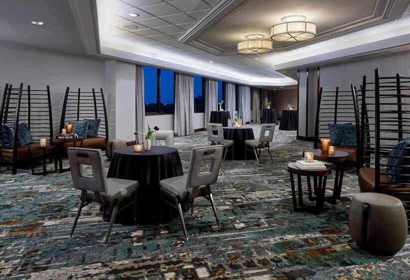 هتل Renaissance Mobile Riverview Plaza