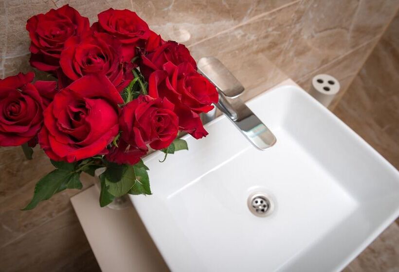 هتل Agava Lux Rooms&pool