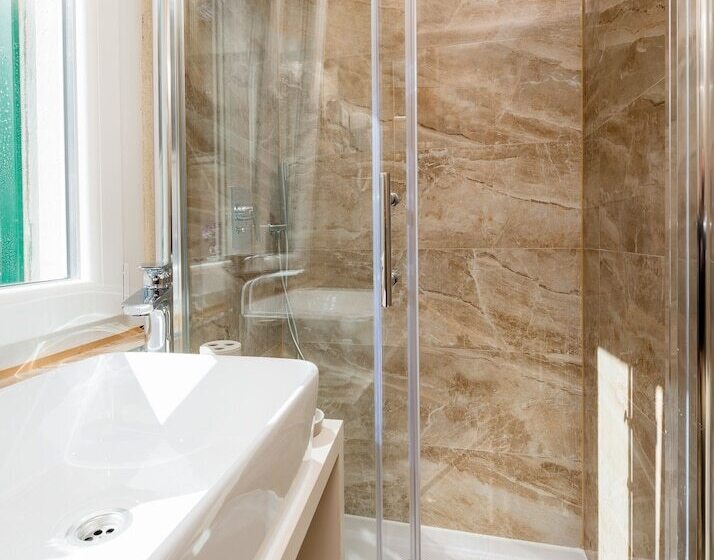 هتل Agava Lux Rooms&pool