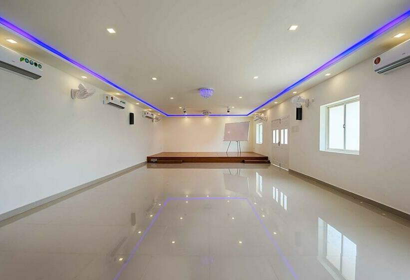בית מלון כפרי Varuna Inn Banquets & Resort