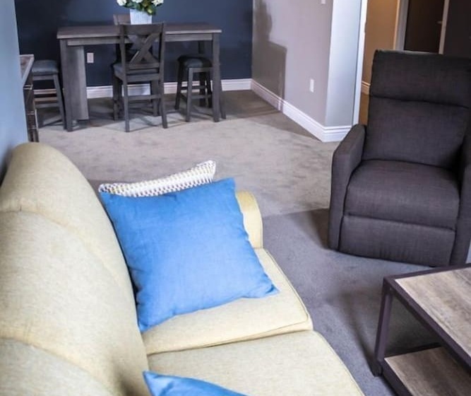 فندق على الطريق Newfound Inn & Suites