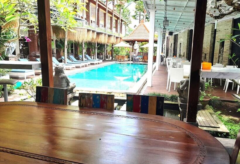 تختخواب و صبحانه North Wing Canggu Resort