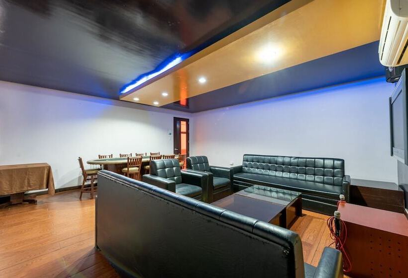 호텔 Capital O 176 Bliss