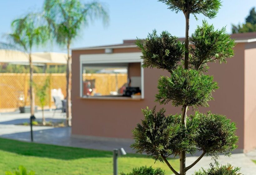 L & C Boutique Apartments