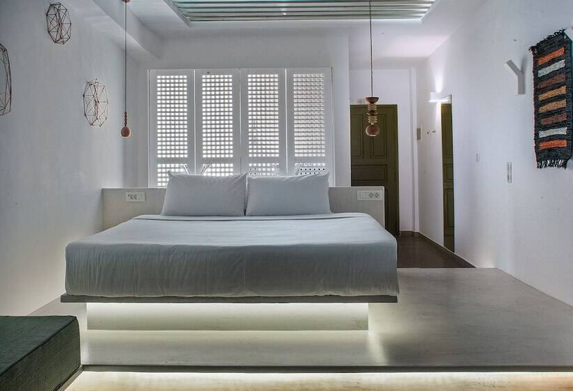 پانسیون Amity Suites  Adults Only