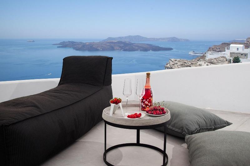 پانسیون Amity Suites  Adults Only