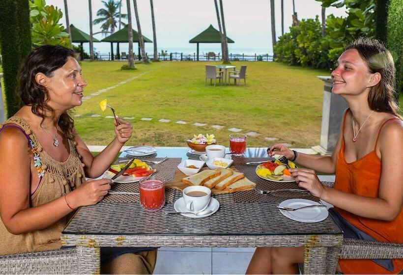 בית מלון כפרי Clive Garden