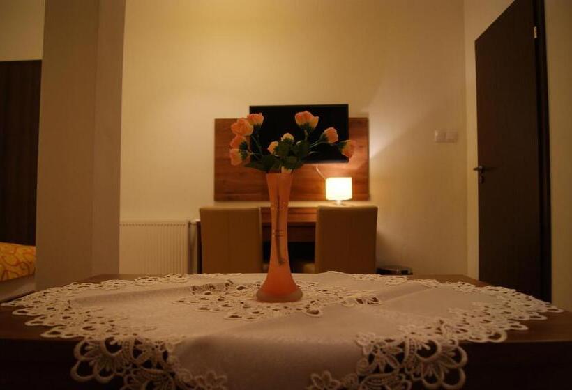 Pensjonat Zielone Wzgórze W Bolesławowie