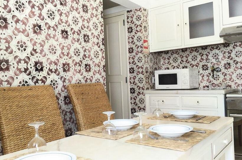 تختخواب و صبحانه Suites Inn Lagos