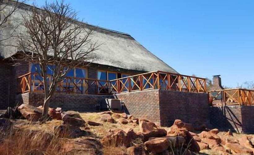 فندق Dinkweng Safari Lodge