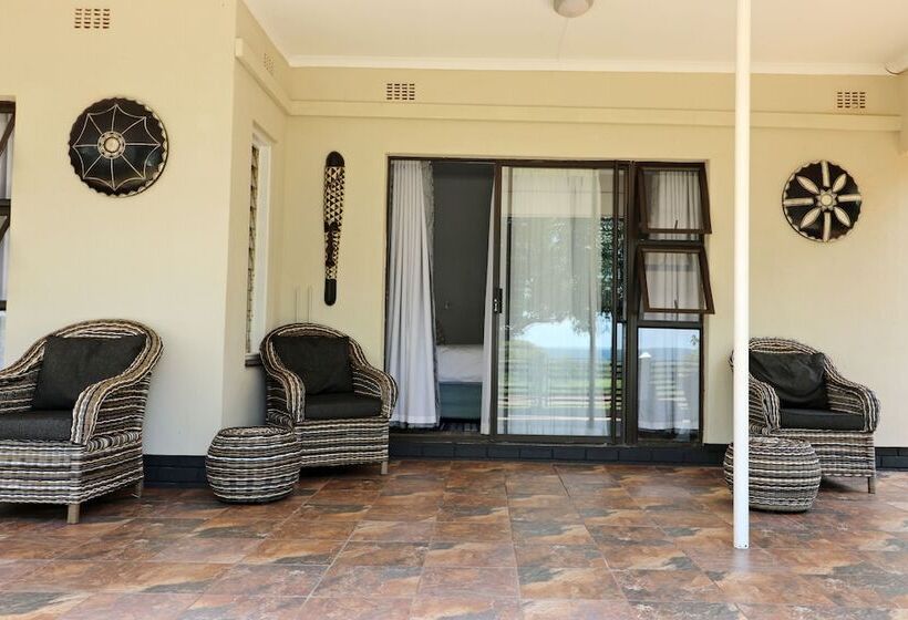 فندق Msitu Kwetu Lodge & Safaris