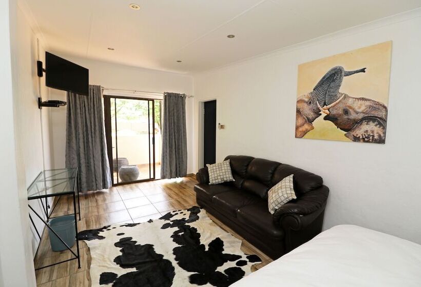 فندق Msitu Kwetu Lodge & Safaris