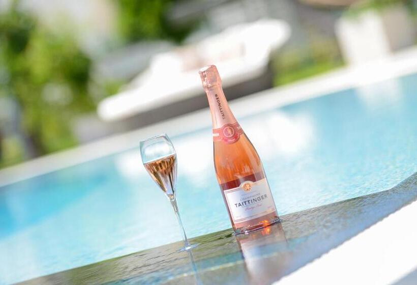 Aura Hotel Adults Only