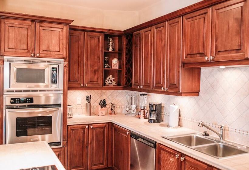 Cr Luxury Los Sueños Condos