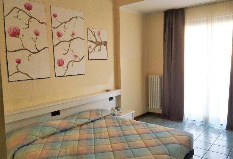 ホテル Stazione Sul Lago Di Iseo