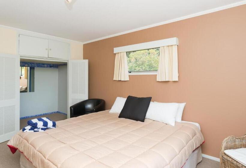 Waitangi Beach House