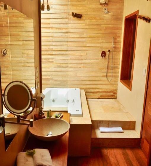 هتل Hurricane Jeri Gardens