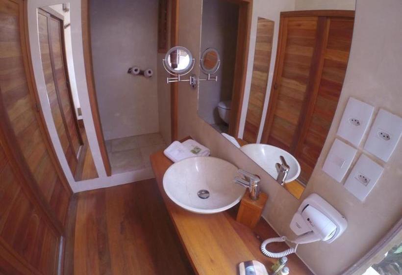 هتل Hurricane Jeri Gardens