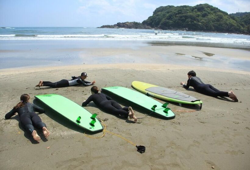 بنسيون Pavilionsurf&lodge