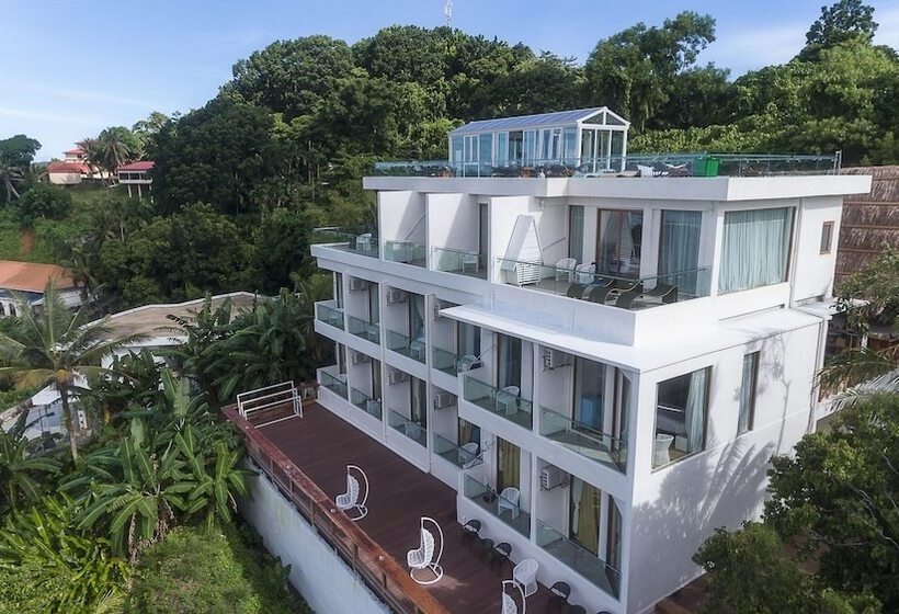 هتل Beluu Sea View Resort