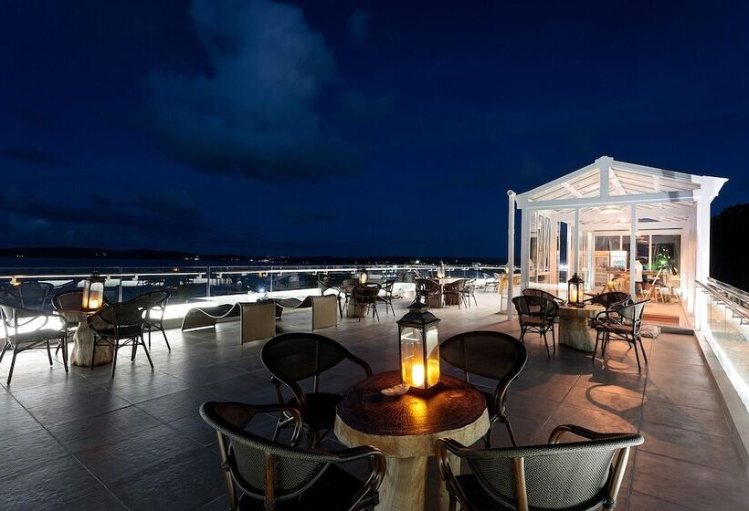 هتل Beluu Sea View Resort