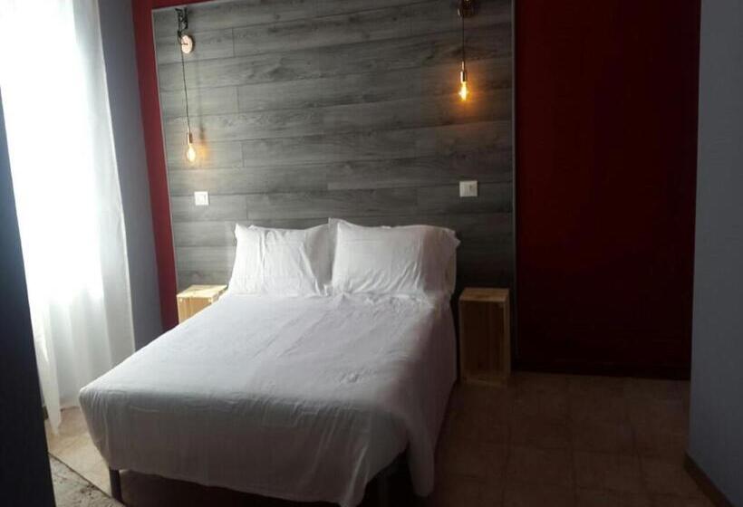 Hotel Raphael