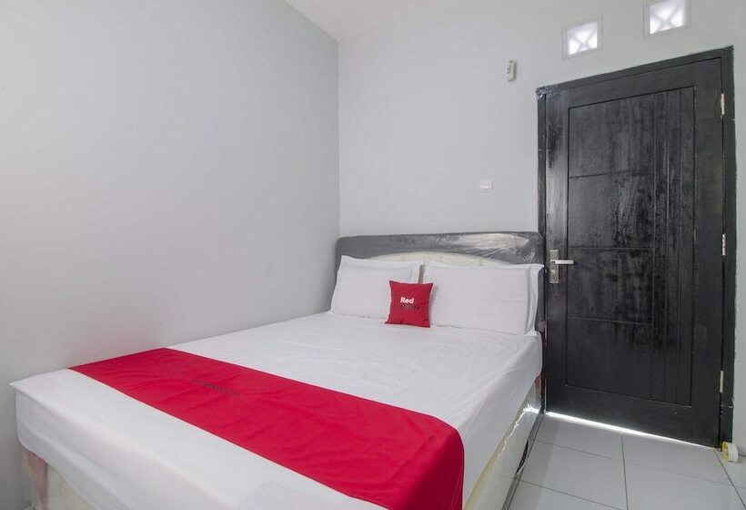 پانسیون Reddoorz @ Pondok Bambu